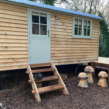 Chez Maurice Luxury Shepherds Hut With Bath And Hot Tub Kelling Kültér fotó