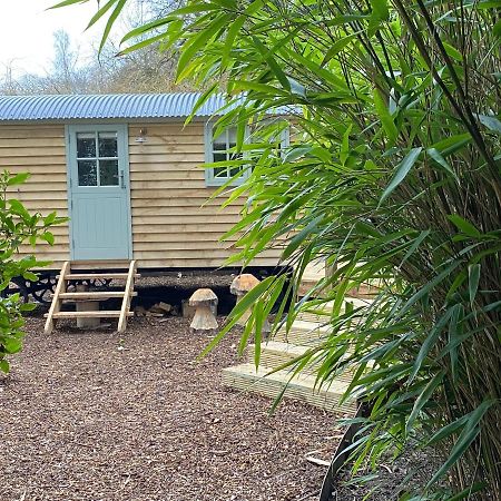 Chez Maurice Luxury Shepherds Hut With Bath And Hot Tub Kelling Kültér fotó