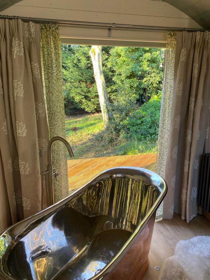 Chez Maurice Luxury Shepherds Hut With Bath And Hot Tub Kelling Kültér fotó