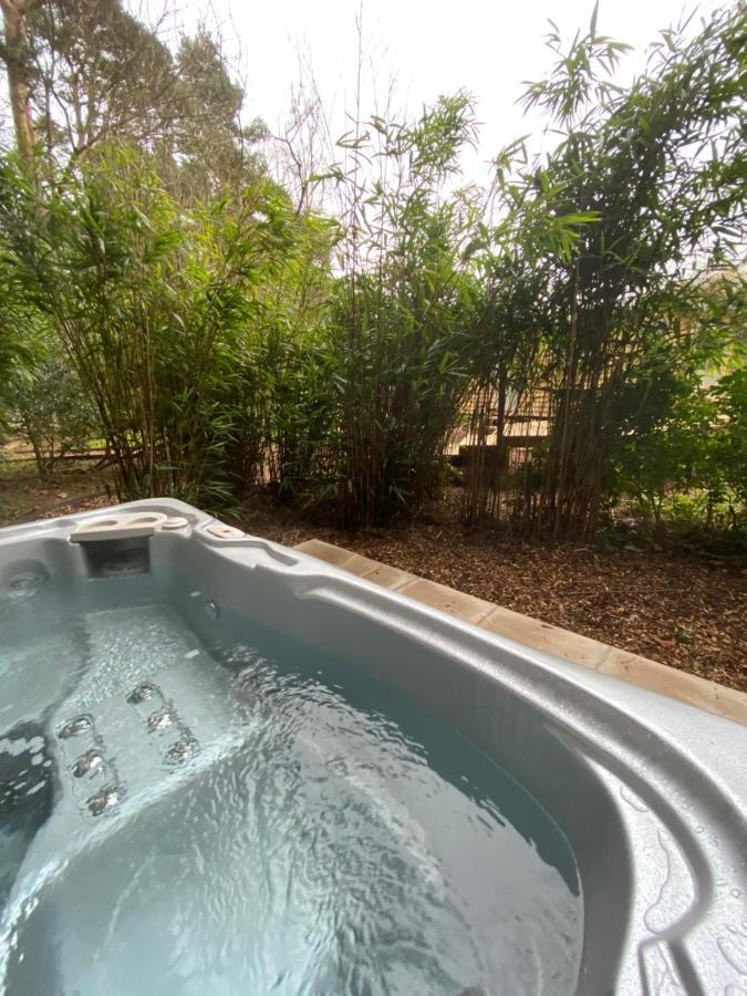 Chez Maurice Luxury Shepherds Hut With Bath And Hot Tub Kelling Kültér fotó