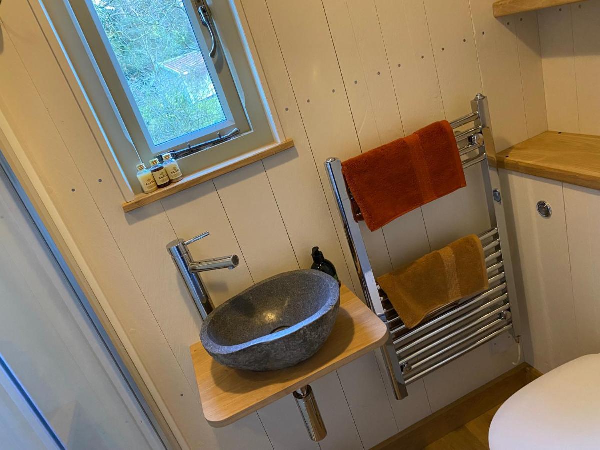 Chez Maurice Luxury Shepherds Hut With Bath And Hot Tub Kelling Kültér fotó